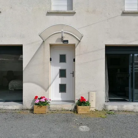 Les Mouettes Duplex Independant Dans Maison Spacieux Petite Vue Sur Des Belle Terrasse Amenagee En Hauteur Pres Omaha Et Bayeux 800 M Et 300 M Superette 公寓 *