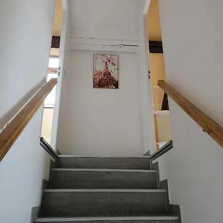 Les Mouettes Duplex Independant Dans Maison Spacieux Petite Vue Sur Des Belle Terrasse Amenagee En Hauteur Pres Omaha Et Bayeux 800 M Et 300 M Superette 公寓 *