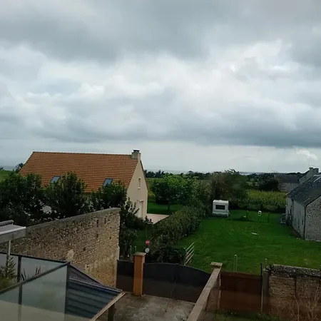 Les Mouettes Duplex Independant Dans Maison Spacieux Petite Vue Sur Des Belle Terrasse Amenagee En Hauteur Pres Omaha Et Bayeux 800 M Et 300 M Superette