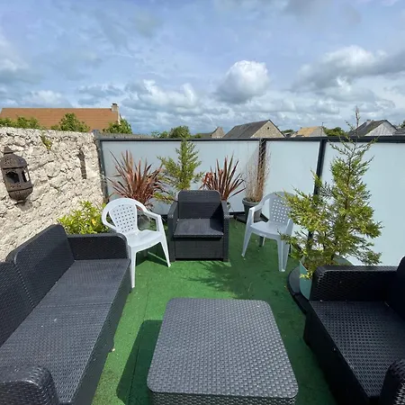 Les Mouettes Duplex Independant Dans Maison Spacieux Petite Vue Sur Des Belle Terrasse Amenagee En Hauteur Pres Omaha Et Bayeux 800 M Et 300 M Superette *