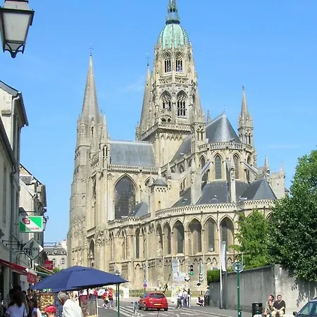 Les Mouettes Duplex Independant Dans Maison Spacieux Petite Vue Sur Des Belle Terrasse Amenagee En Hauteur Pres Omaha Et Bayeux 800 M Et 300 M Superette * 滨海维耶维尔