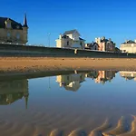Apartman Les Mouettes Duplex Independant Dans Maison Spacieux Petite Vue Sur Des Belle Terrasse Amenagee En Hauteur Pres Omaha Et Bayeux 800 M Et 300 M Superette