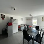 Apartman Les Mouettes Duplex Independant Dans Maison Spacieux Petite Vue Sur Des Belle Terrasse Amenagee En Hauteur Pres Omaha Et Bayeux 800 M Et 300 M Superette