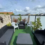 Les Mouettes Duplex Independant Dans Maison Spacieux Petite Vue Sur Des Belle Terrasse Amenagee En Hauteur Pres Omaha Et Bayeux 800 M Et 300 M Superette *