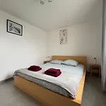 Les Mouettes Duplex Independant Dans Maison Spacieux Petite Vue Sur Des Belle Terrasse Amenagee En Hauteur Pres Omaha Et Bayeux 800 M Et 300 M Superette Apartman *