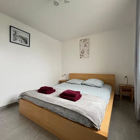 Duplex Rénové Belle Terrasse Aménagée Près Omaha Et Bayeux Appartement *