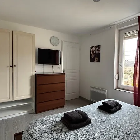 Spacious Omaha Duplex: 4-bedroom Retreat With Terrace Apartment *