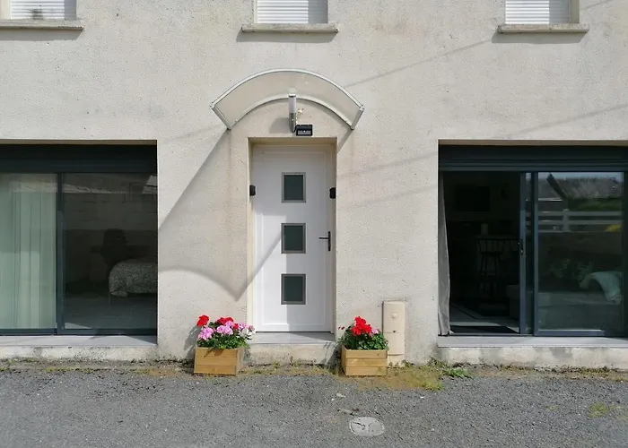 Les Mouettes Duplex Independant Dans Maison Spacieux Petite Vue Sur Des Belle Terrasse Amenagee En Hauteur Pres Omaha Et Bayeux 800 M Et 300 M Superette דירה *