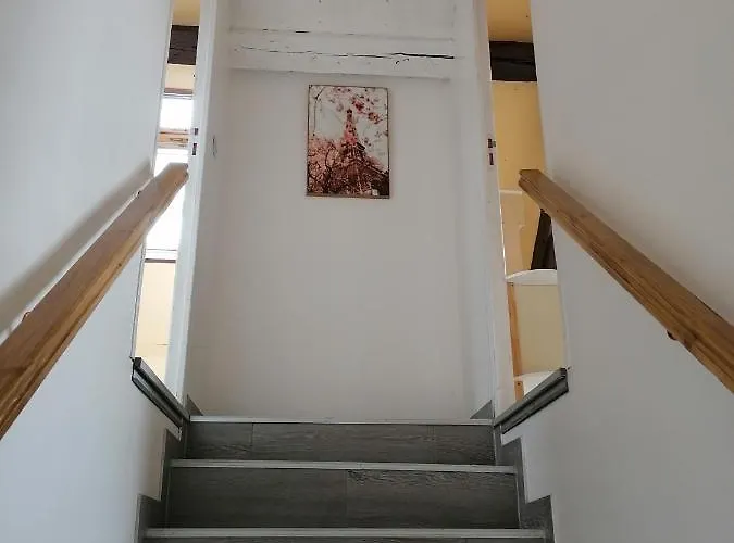 Les Mouettes Duplex Independant Dans Maison Spacieux Petite Vue Sur Des Belle Terrasse Amenagee En Hauteur Pres Omaha Et Bayeux 800 M Et 300 M Superette דירה *