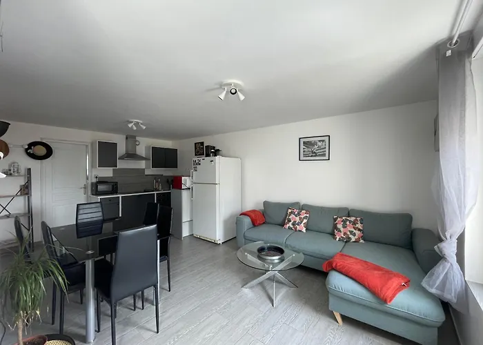 Les Mouettes Duplex Independant Dans Maison Spacieux Petite Vue Sur Des Belle Terrasse Amenagee En Hauteur Pres Omaha Et Bayeux 800 M Et 300 M Superette דירה