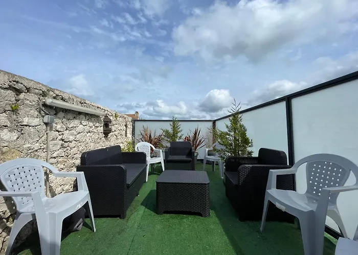 Les Mouettes Duplex Independant Dans Maison Spacieux Petite Vue Sur Des Belle Terrasse Amenagee En Hauteur Pres Omaha Et Bayeux 800 M Et 300 M Superette דירה *