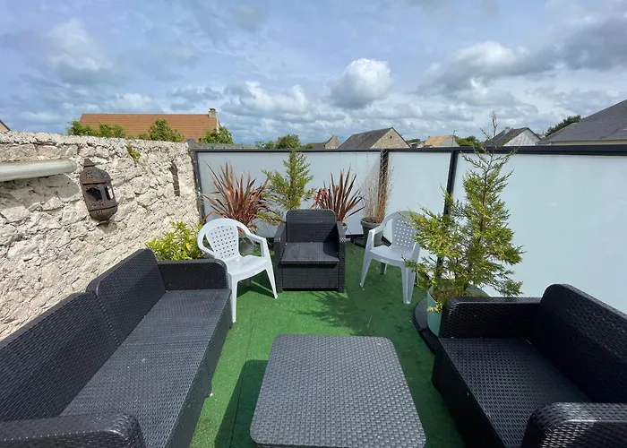 Les Mouettes Duplex Independant Dans Maison Spacieux Petite Vue Sur Des Belle Terrasse Amenagee En Hauteur Pres Omaha Et Bayeux 800 M Et 300 M Superette *