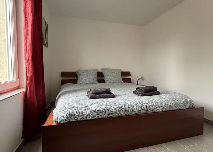 Les Mouettes Duplex Independant Dans Maison Spacieux Petite Vue Sur Des Belle Terrasse Amenagee En Hauteur Pres Omaha Et Bayeux 800 M Et 300 M Superette דירה *