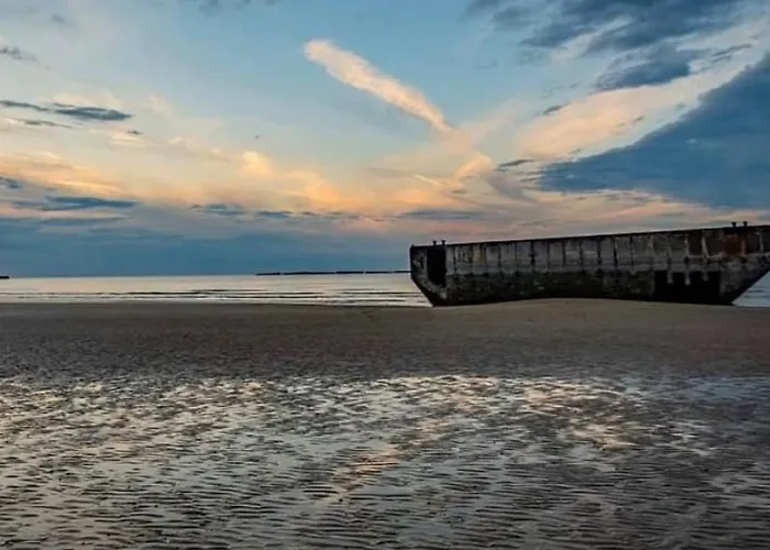 Les Mouettes Duplex Independant Dans Maison Spacieux Petite Vue Sur Des Belle Terrasse Amenagee En Hauteur Pres Omaha Et Bayeux 800 M Et 300 M Superette דירה *